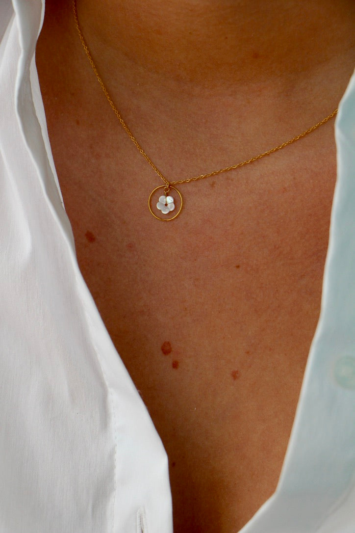 Round Flower Hoop Necklace