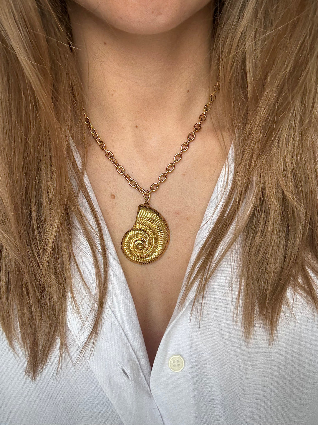 Big shell chain necklace