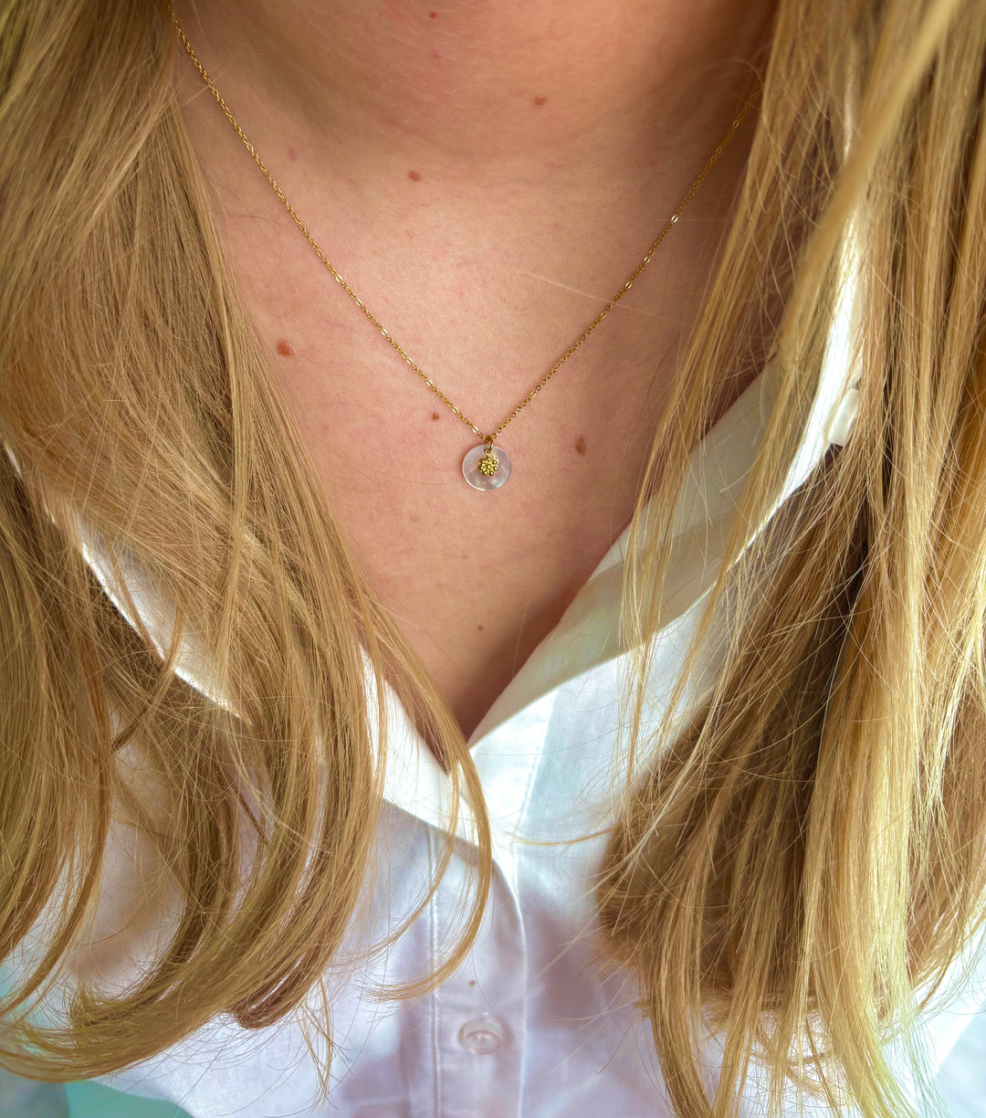 Flower Pearl Plate Necklace