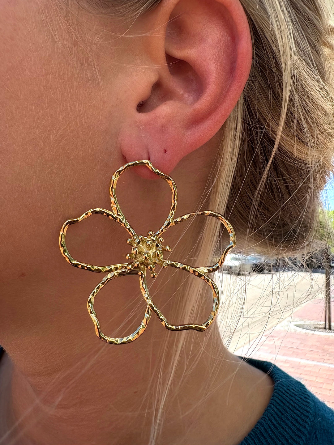 Elegant Gold Flower Set