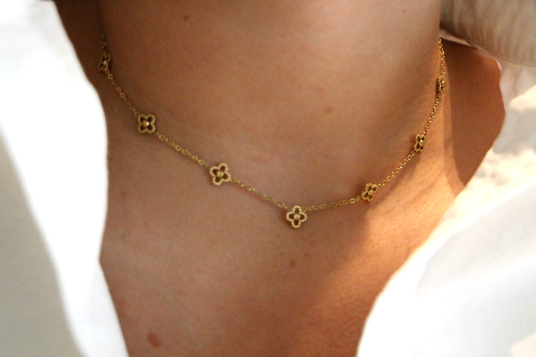 Gold Diamond Flowers Necklace
