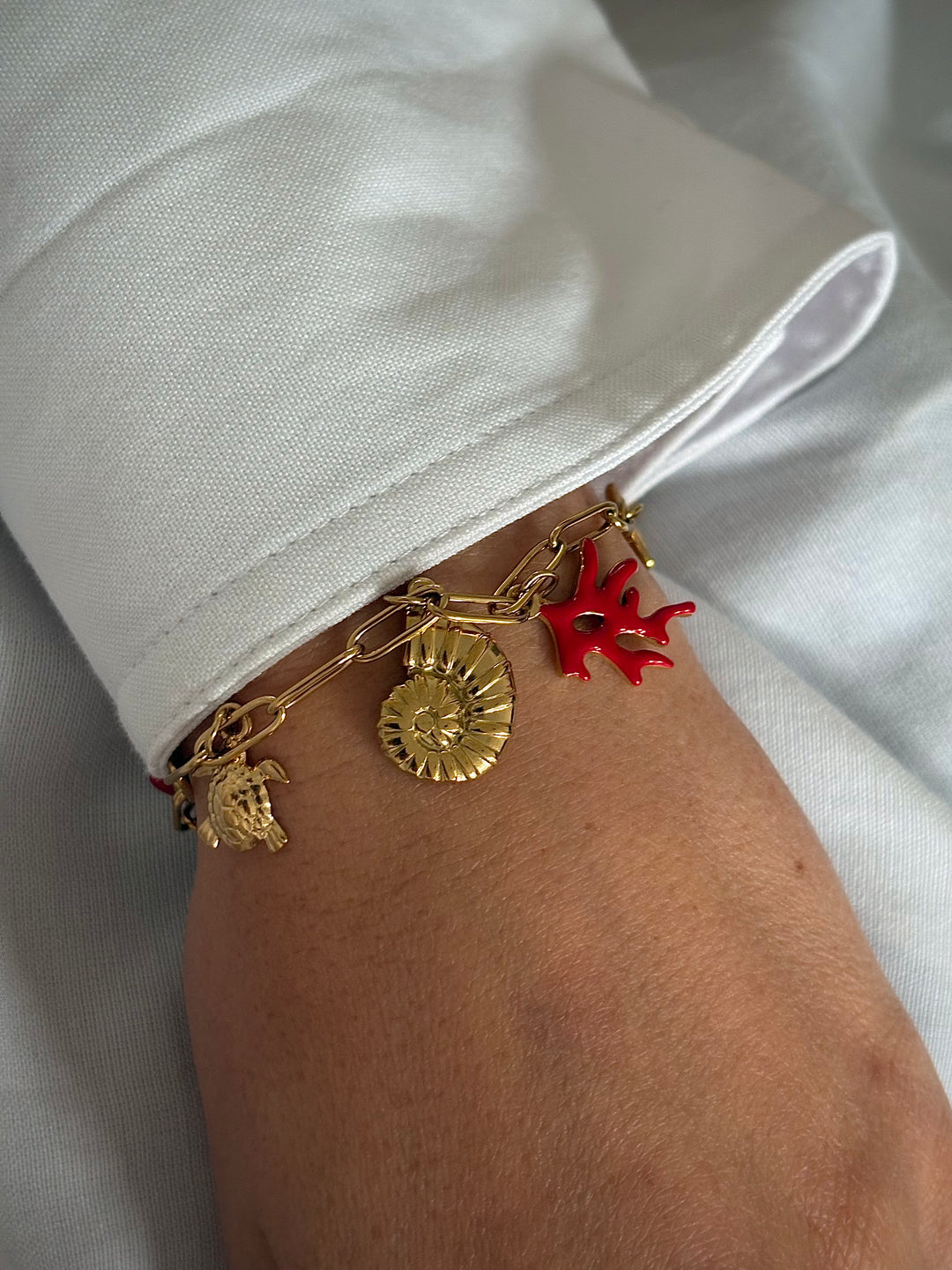 Chunky shell bracelet
