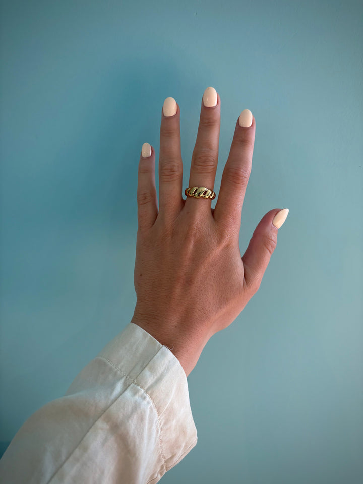 CROISSANT RING