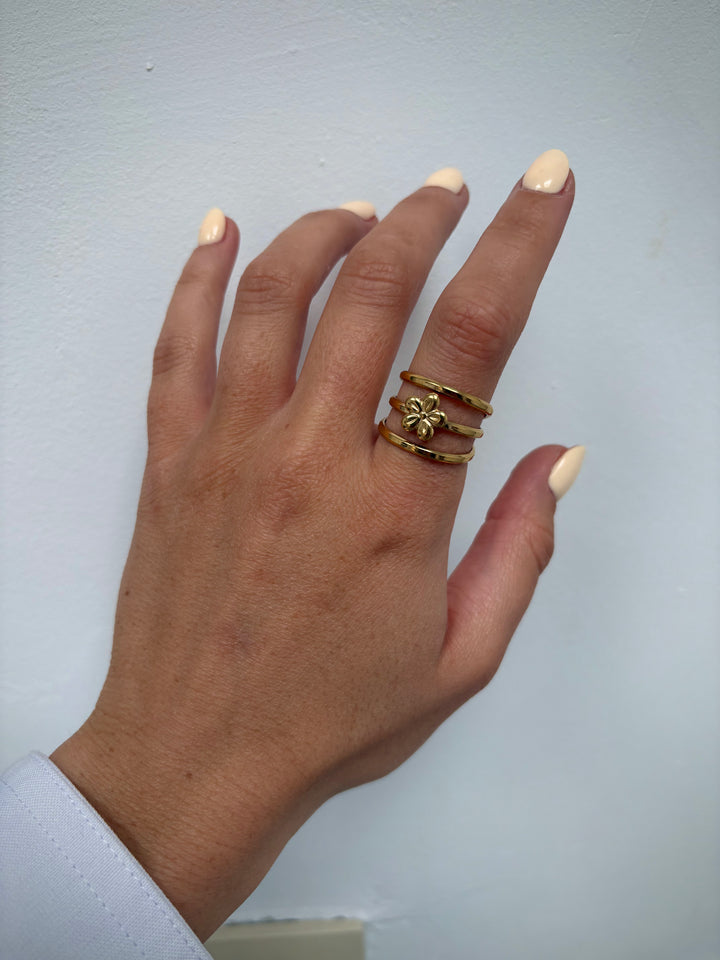 TRIPLE FLOWER BAR RING
