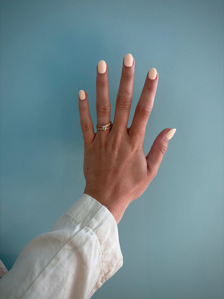 DIAMOND DOT CROSSED RING