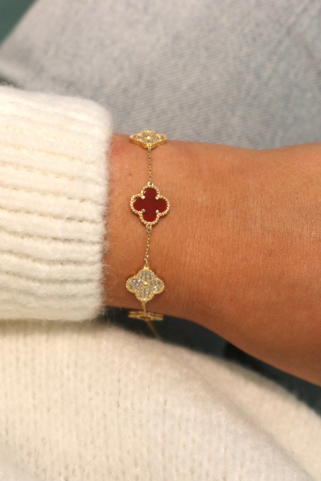 Rode diamanten klaverarmband