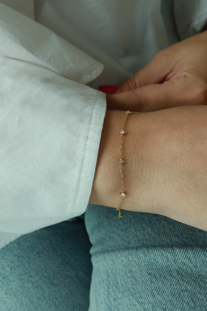 FINE SQUARE DIAMOND BRACELET