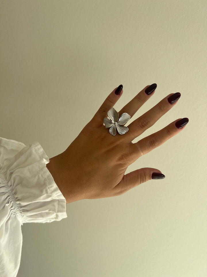SILVER FLOWER RING