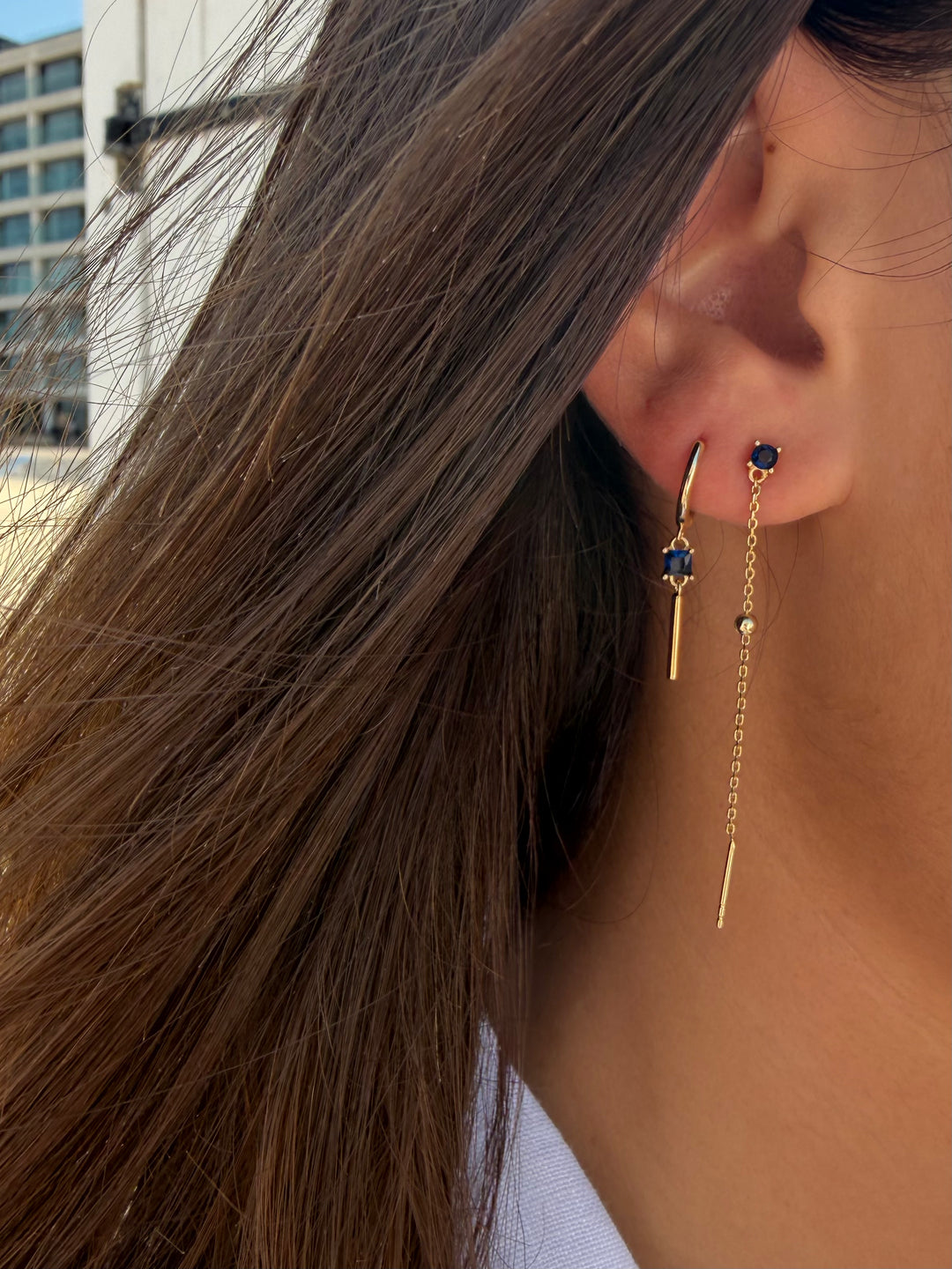 LONG ELEGANT BLUE DOT CHAIN